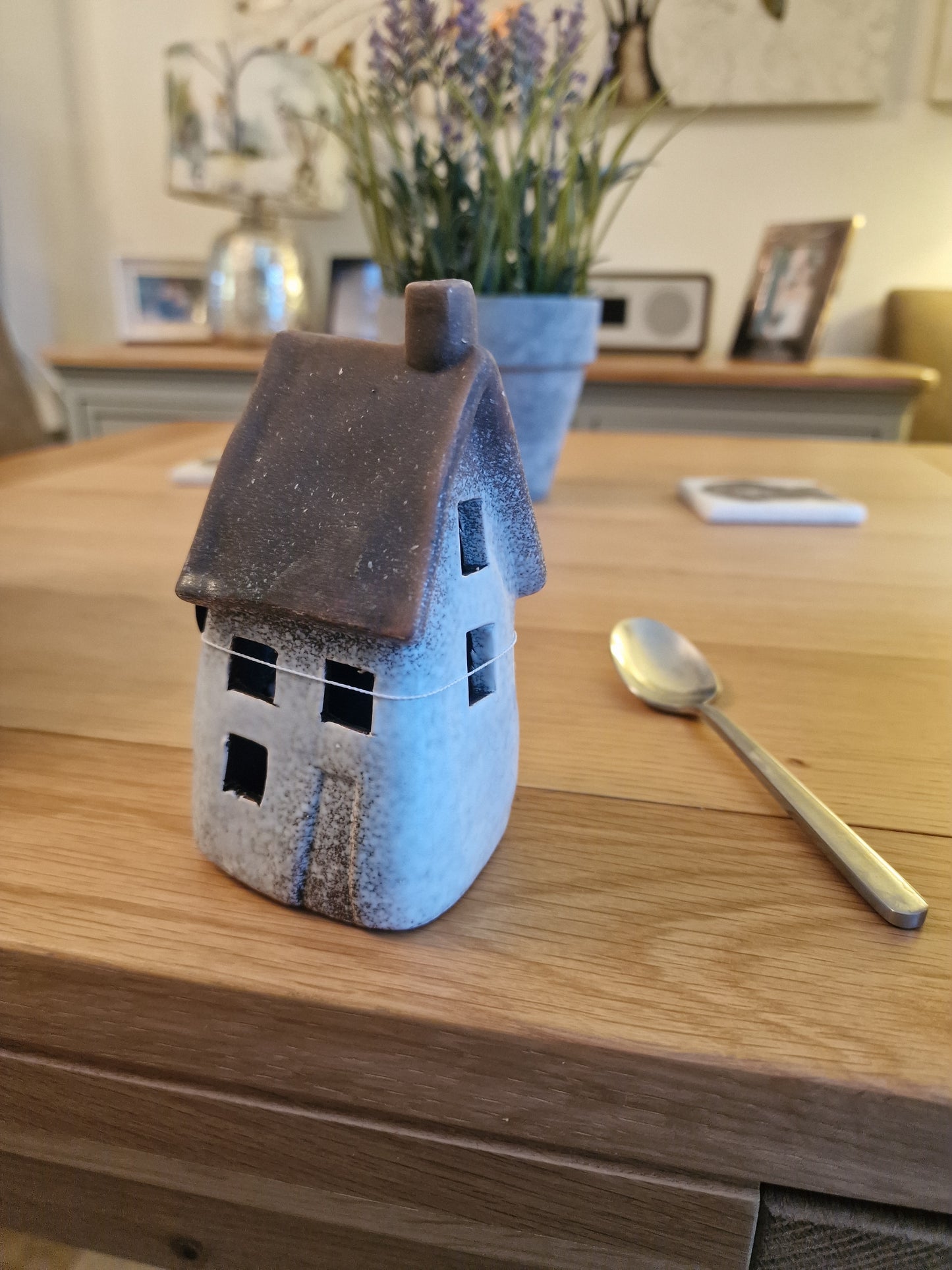 One- 3A LED Speckled  White House Deco, 14.5cm