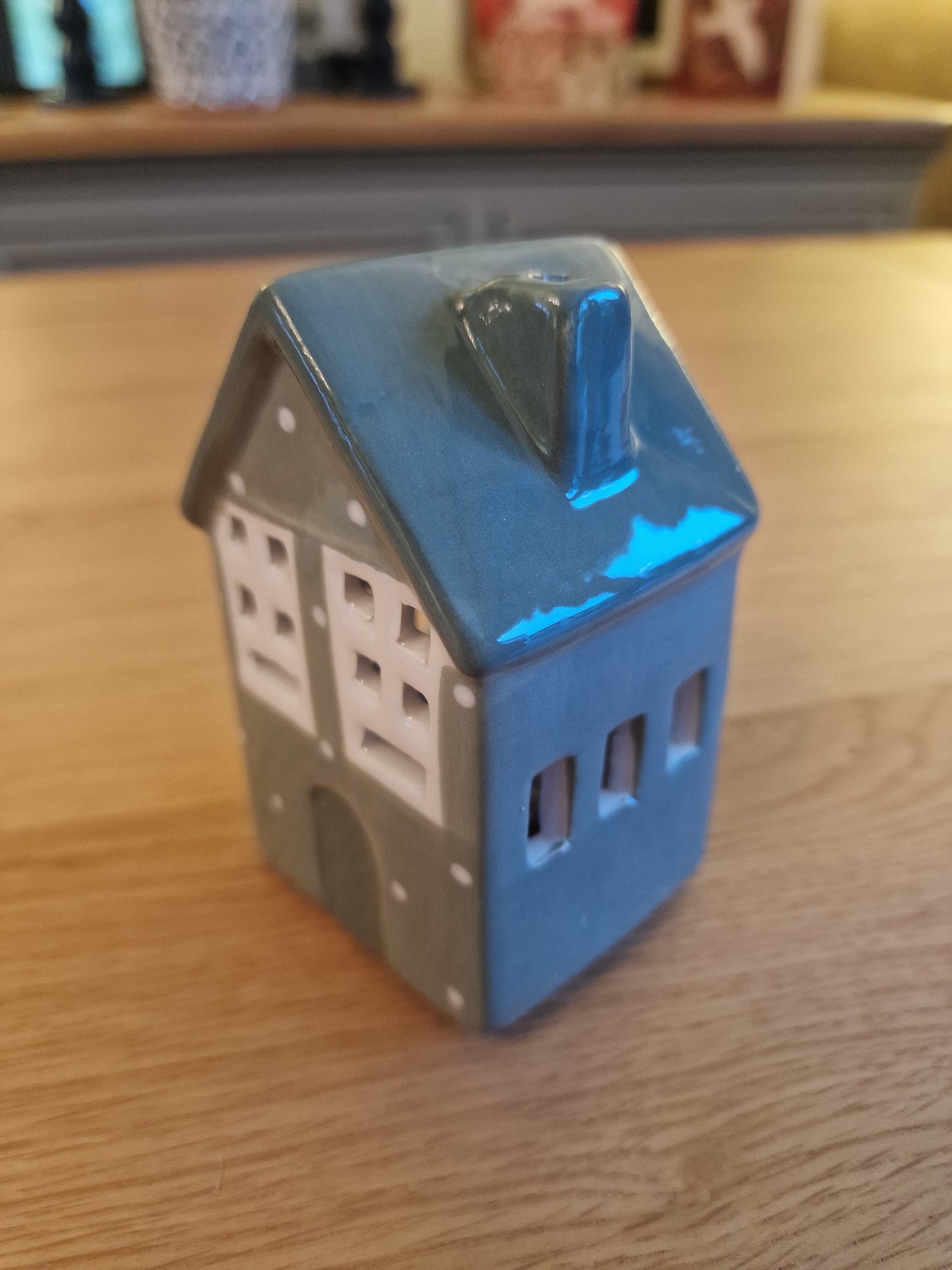 Green Ceramic LED House with Snowball Décor H9.5cm