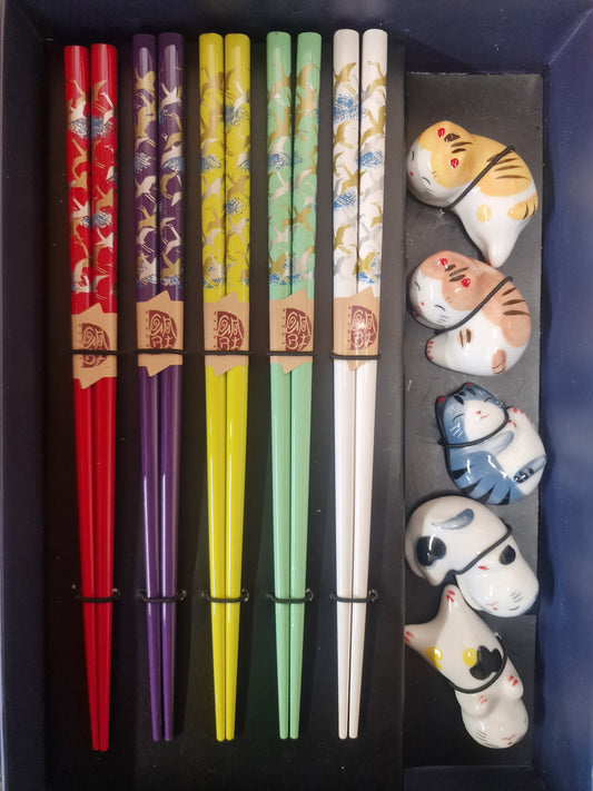 Gohobi A Set of 5 Pairs of Wooden Chopsticks with Cat Rests