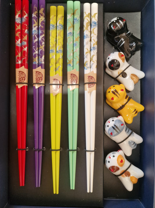 Gohobi A Set of 5 Pairs of Wooden Chopsticks with Cat Rests (Type c)