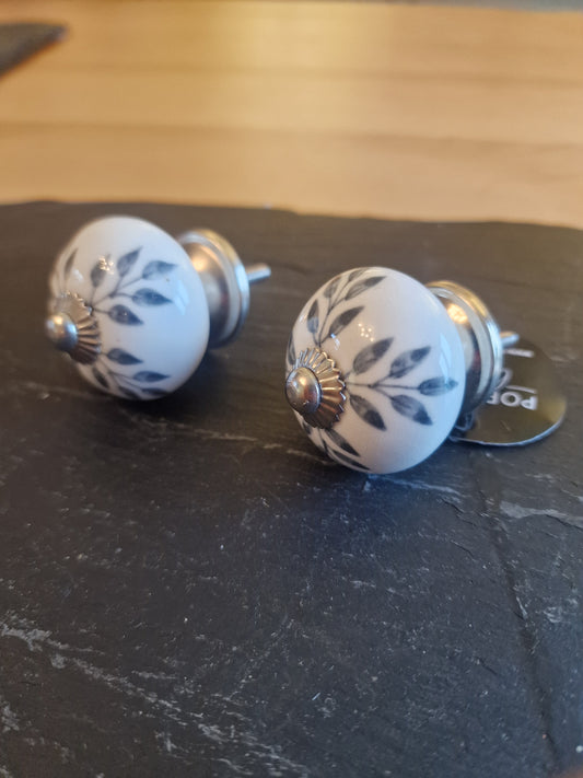 2x Vintage Silver Ceramic Leaf Design Knobs, 4cm x 7cm