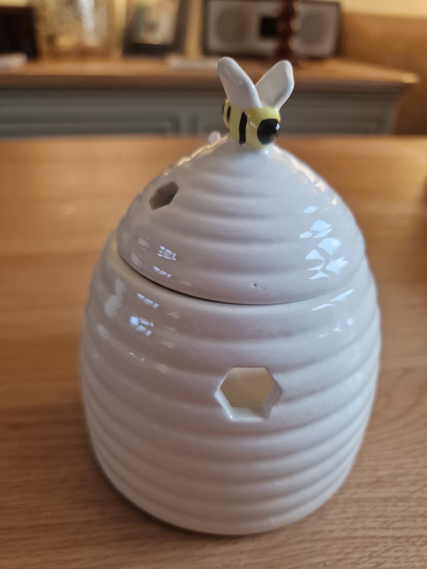 White Beehive Ceramic Oil Burner, 17cm