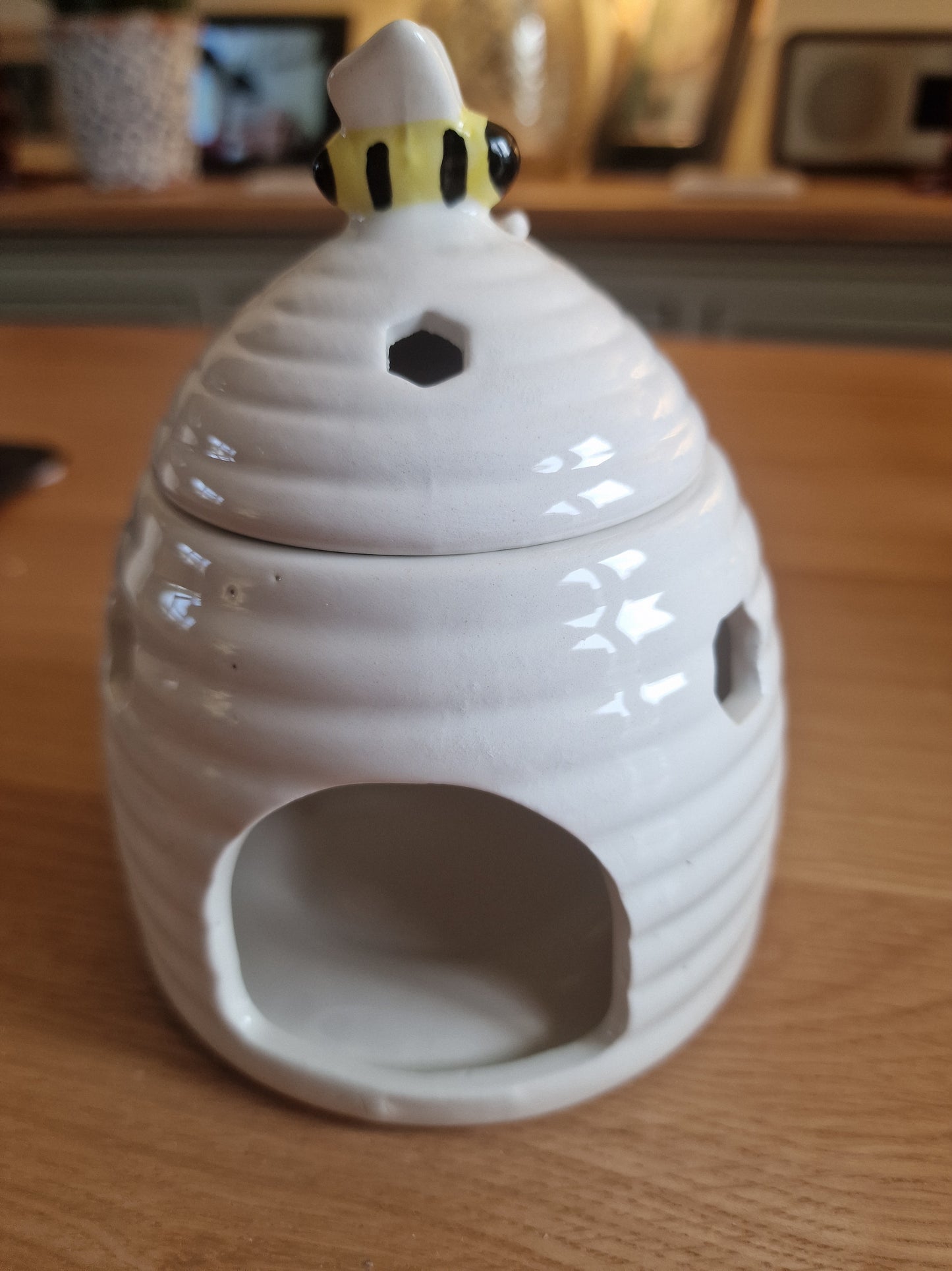 White Beehive Ceramic Oil Burner, 17cm
