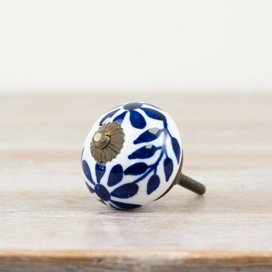 2x Gunmetal Leaf Door Knobs, 4cm x 7cm