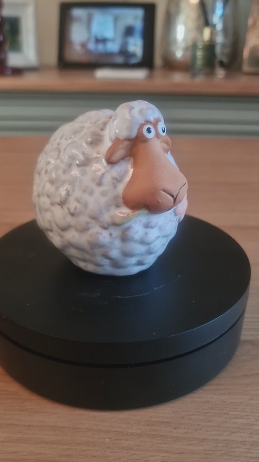 White Sheep Ornament with Flower, 8.3cm